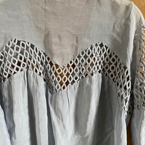 Ellison Blue Size Large Top - Picture 5 of 9